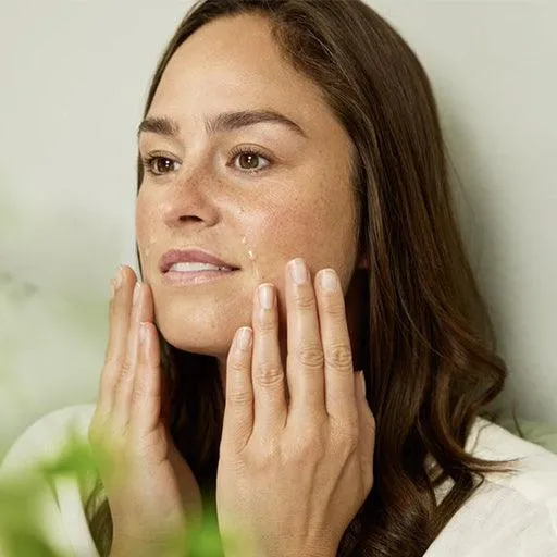 Firming facial oil pomegranate