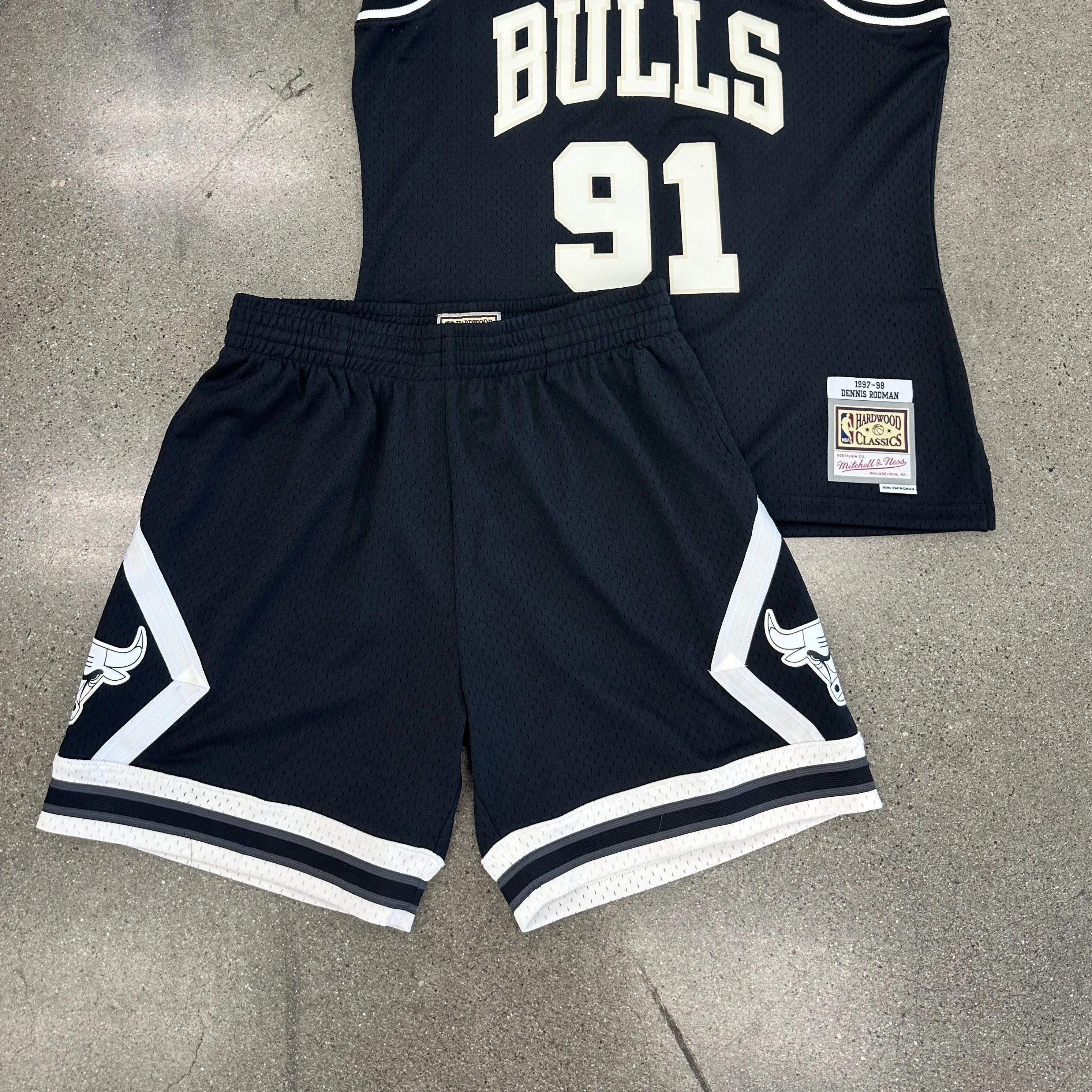 MITCHELL & NESS NBA OFF COURT SHORTS BULLS 1997