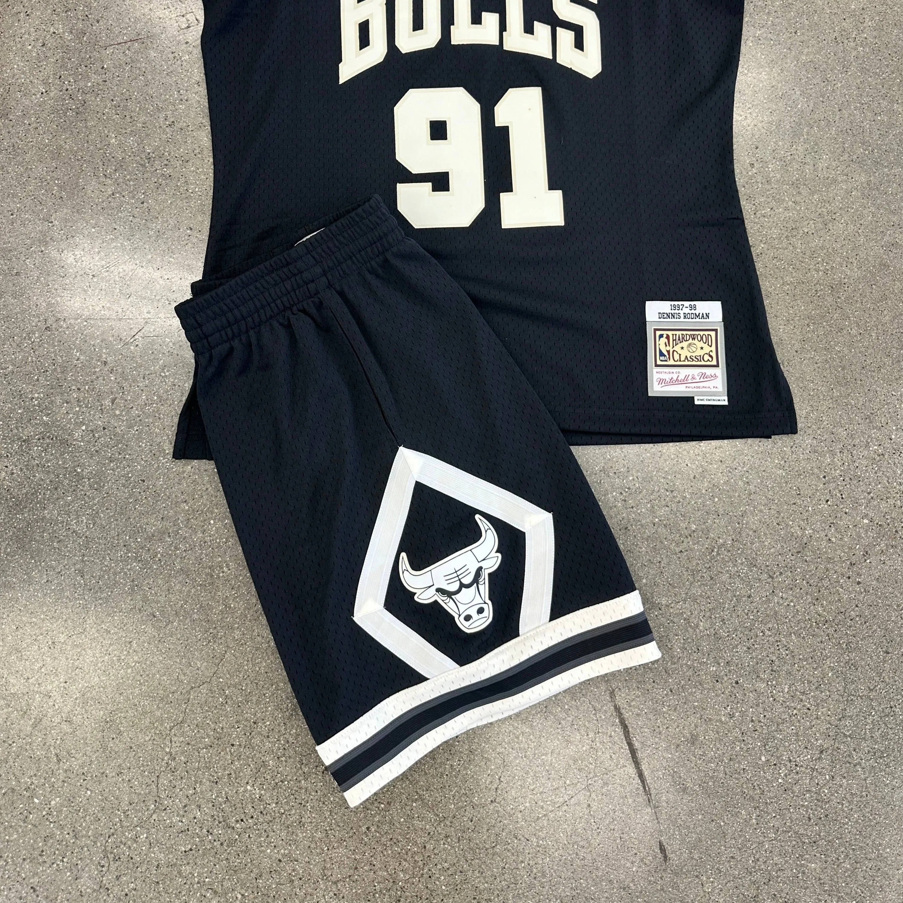 MITCHELL & NESS NBA OFF COURT SHORTS BULLS 1997