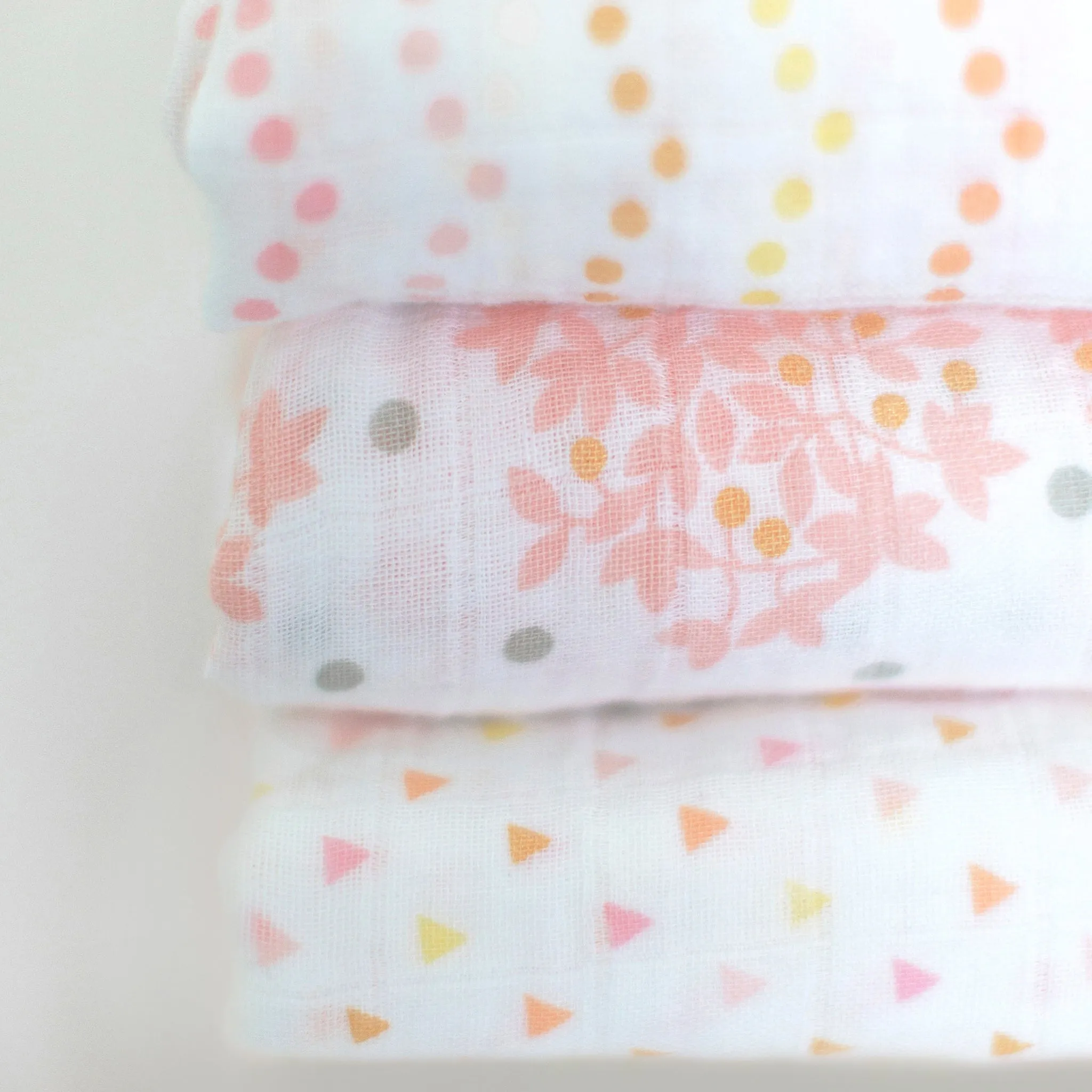 Muslin Swaddle 3-Pack, Pajama Gown and Hat Gift Set - Heathered Peach Blush, Newborn
